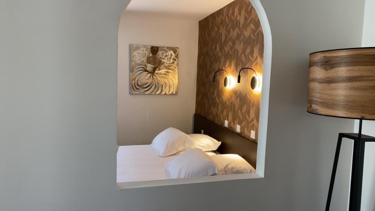 Logis Hostellerie De L'Abbaye Le Thoronet Exteriör bild