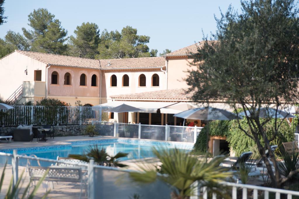 Logis Hostellerie De L'Abbaye Le Thoronet Exteriör bild