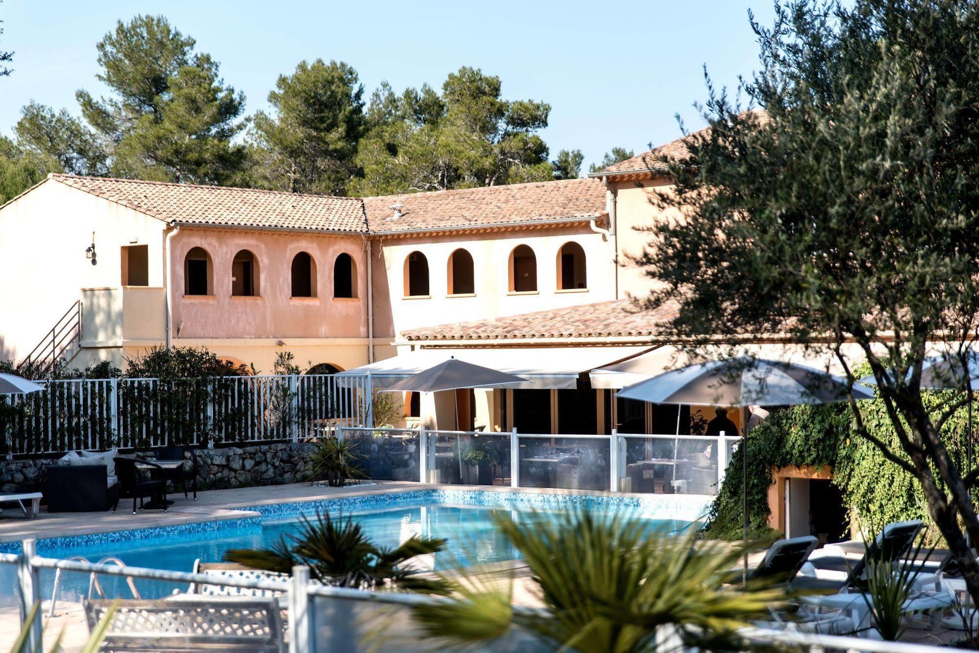 Logis Hostellerie De L'Abbaye Le Thoronet Exteriör bild